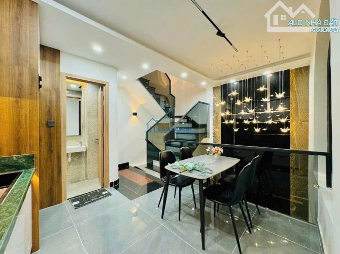Tài chính 3 tỷ 200 triệu Mua ngay nhà Lý Chính Thắng, Quận 3, 50 m2, có HĐ thuê, SHR