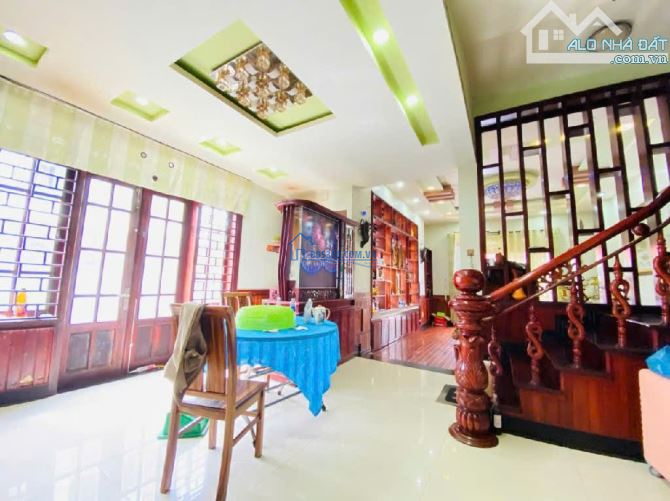SIÊU PHẨM TOA NHÀ 4 TẦNG- LÔ GÓC - DIỆN TÍCH KHỦNG- MẶT TIỀN RỘNG- DÒNG TIỀN 50TR/THG