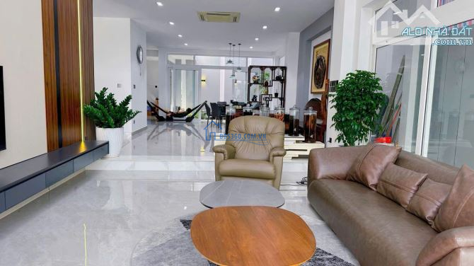 Giảm còn 79 tỷ bán nhanh căn nhà 2 MT Lê Quang Định Q.Bình Thạnh 12x35m XD Hầm 8 tầng