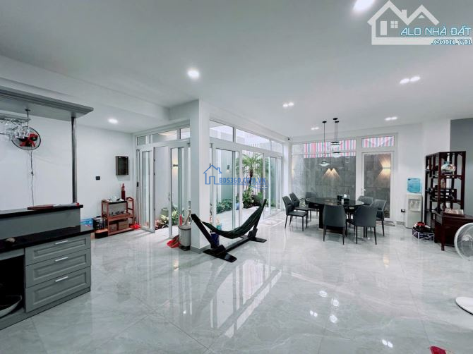 Giảm còn 79 tỷ bán nhanh căn nhà 2 MT Lê Quang Định Q.Bình Thạnh 12x35m XD Hầm 8 tầng