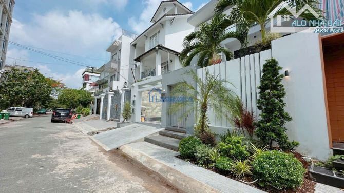 Giảm còn 79 tỷ bán nhanh căn nhà 2 MT Lê Quang Định Q.Bình Thạnh 12x35m XD Hầm 8 tầng
