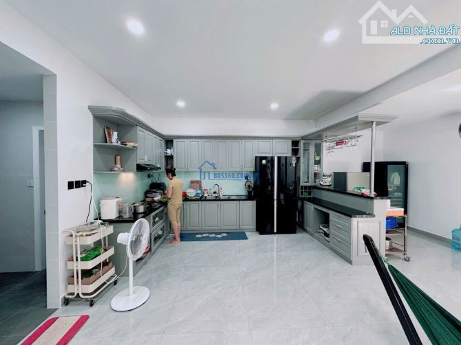 Giảm còn 79 tỷ bán nhanh căn nhà 2 MT Lê Quang Định Q.Bình Thạnh 12x35m XD Hầm 8 tầng