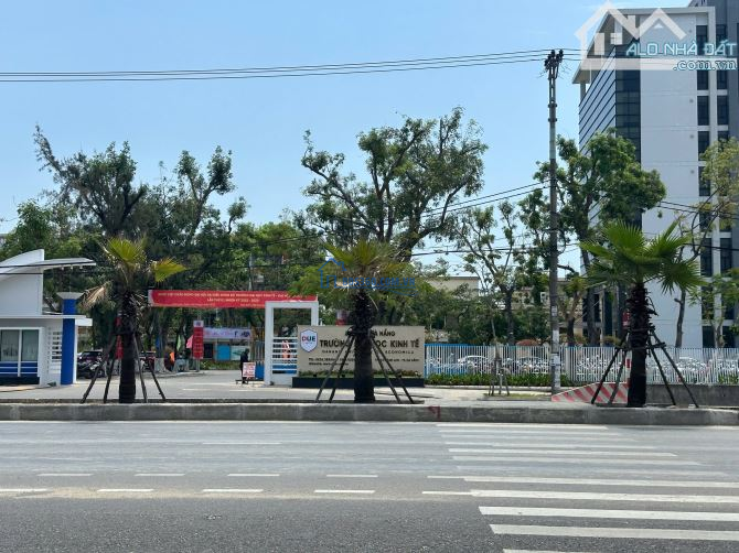 SỤP HẦM MUA VÀO CÓ DÒNG THU 80 TRIỆU/THÁNG TÒA CĂN HỘ 24 PHÒNG ĐỐI DIỆN ĐH KINH TẾ 14 TỶ