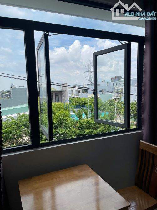 SỤP HẦM MUA VÀO CÓ DÒNG THU 80 TRIỆU/THÁNG TÒA CĂN HỘ 24 PHÒNG ĐỐI DIỆN ĐH KINH TẾ 14 TỶ