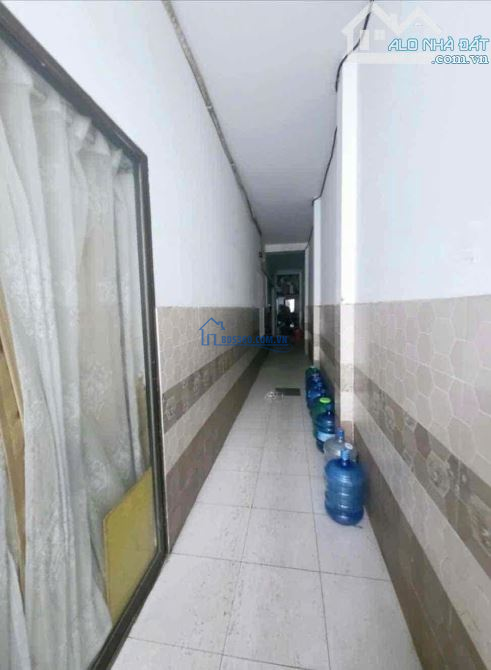 SỤP HẦM MUA VÀO CÓ DÒNG THU 80 TRIỆU/THÁNG TÒA CĂN HỘ 24 PHÒNG ĐỐI DIỆN ĐH KINH TẾ 14 TỶ