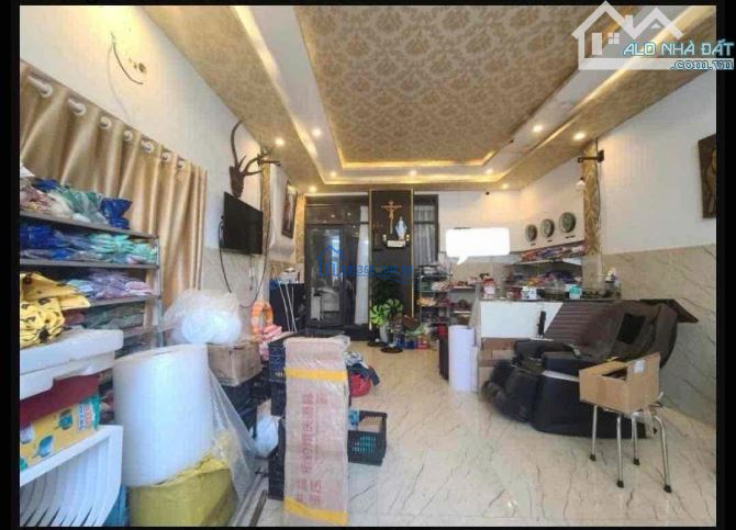 SỤP HẦM MUA VÀO CÓ DÒNG THU 80 TRIỆU/THÁNG TÒA CĂN HỘ 24 PHÒNG ĐỐI DIỆN ĐH KINH TẾ 14 TỶ