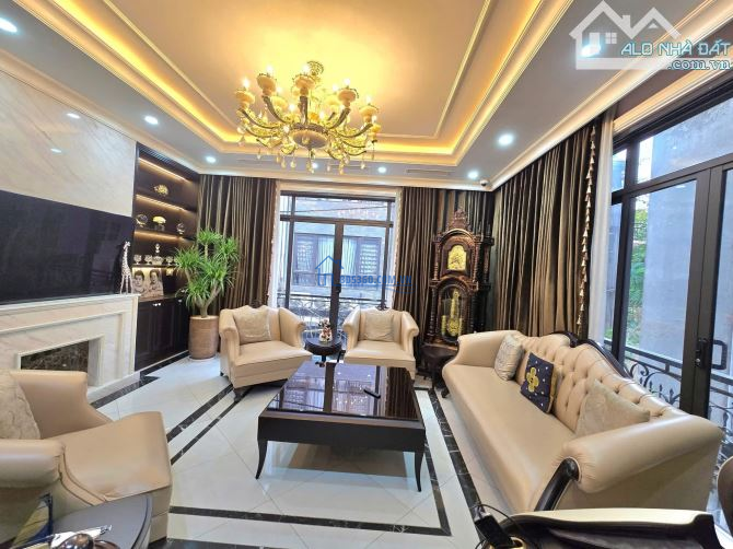 HIẾM ! BÁN NHÀ TÂY HỒ - LÔ GÓC - GARA Ô TÔ - KINH DOANH - 70M x 3 Tầng 17 Tỷ Hơn