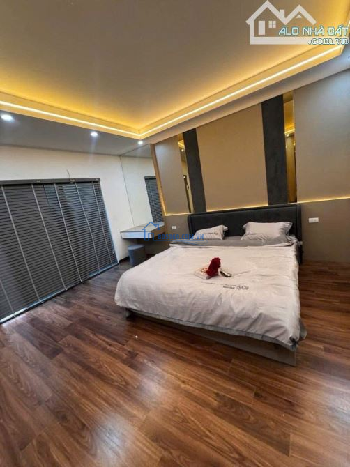 HIẾM ! BÁN NHÀ TÂY HỒ - LÔ GÓC - GARA Ô TÔ - KINH DOANH - 70M x 3 Tầng 17 Tỷ Hơn