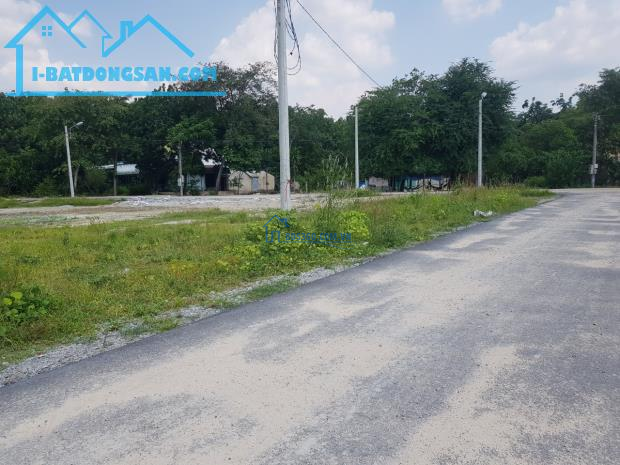 KẸT TIỀN TÔI BÁN 2200M2 ĐẤT THỔ CƯ SỔ HỒNG RIÊNG CẠNH CHỢ DÂN CƯ ĐÔNG GIÁ 360 TRIỆU