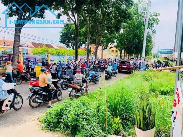 KẸT TIỀN TÔI BÁN 2400M2 ĐẤT THỔ CƯ SỔ HỒNG RIÊNG CẠNH CHỢ DÂN CƯ ĐÔNG GIÁ 360 TRIỆU