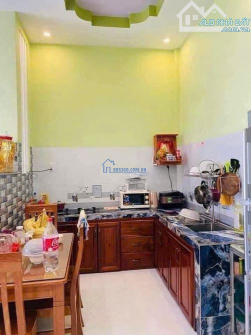 Bán Gấp Nhà Lầu 120m2 Mặt Tiền Kinh Doanh gần chợ Bình Chánh Đang cho thuê kd 10Triệu/th
