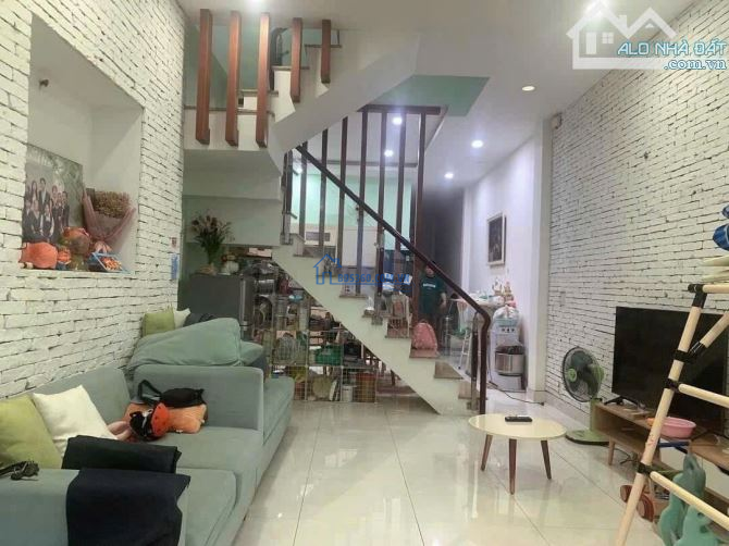 Bán gấp 2 căn nhà ngộp BANK - MẶT TIỀN KINH DOANH CHỢ BÌNH CHÁNH đang cho thuê 8Tr/Tháng