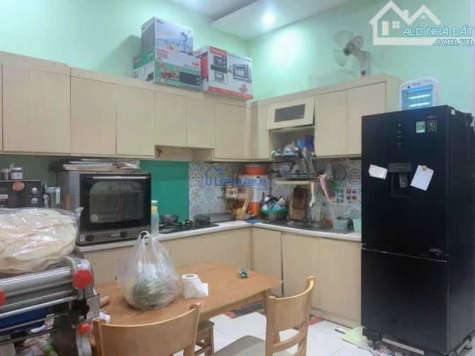 Bán gấp 2 căn nhà ngộp BANK - MẶT TIỀN KINH DOANH CHỢ BÌNH CHÁNH đang cho thuê 8Tr/Tháng