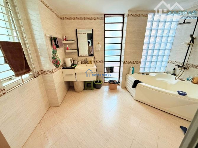 Giá Ngon! Chỉ 17 Tỷ, Bán Nhà Gần Xuân La,Tây Hồ - Lô Góc - 2 Mặt Tiền - Ô Tô Tránh - 72M2