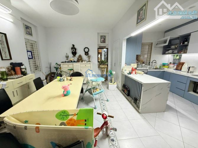 Giá Ngon! Chỉ 17 Tỷ, Bán Nhà Gần Xuân La,Tây Hồ - Lô Góc - 2 Mặt Tiền - Ô Tô Tránh - 72M2