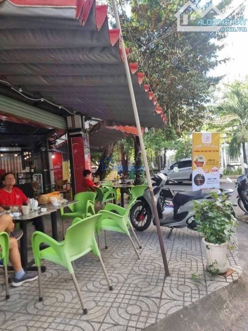 Góc 2 mặt tiền, 4 tầng, 12m x 22m, đường 12m, ngay chợ Thạch Đà, phường 14, Gò Vấp