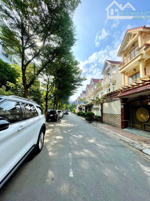 Bán nhà 3 tầng, 8m x 15m, hẻm 10m, khu quân đội, gần Emart Phan Văn Trị, phường 7, Gò Vấp