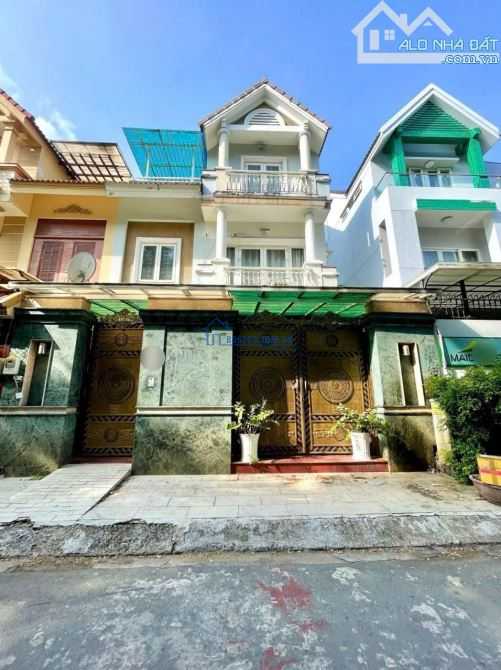 Bán nhà 3 tầng, 8m x 15m, hẻm 10m, khu quân đội, gần Emart Phan Văn Trị, phường 7, Gò Vấp