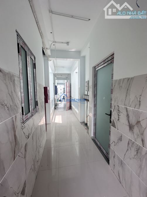 Bán CHDV 6 tầng, 10m x 30m, hẻm xe hơi, dòng tiền khoán 190tr/tháng, phường 8, Gò Vấp