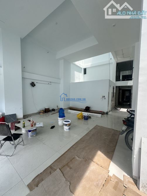 Bán CHDV 6 tầng, 10m x 30m, hẻm xe hơi, dòng tiền khoán 190tr/tháng, phường 8, Gò Vấp