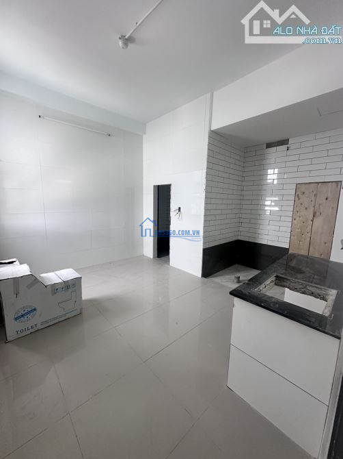 Bán CHDV 6 tầng, 10m x 30m, hẻm xe hơi, dòng tiền khoán 190tr/tháng, phường 8, Gò Vấp