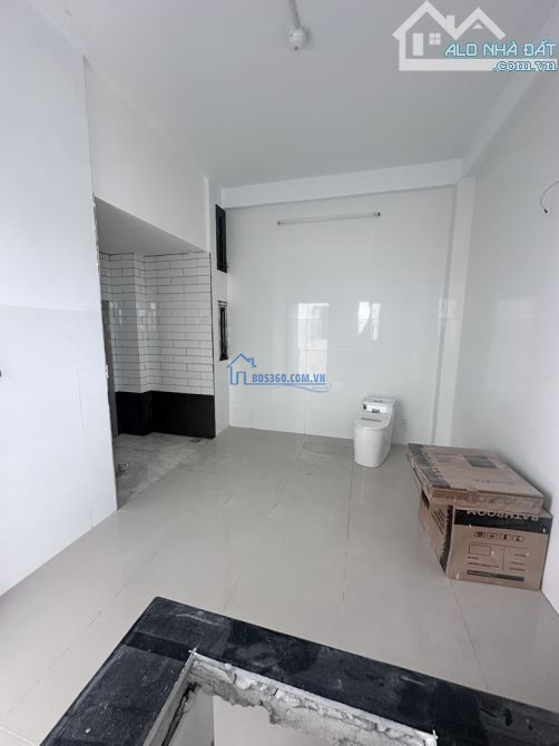 Bán CHDV 6 tầng, 10m x 30m, hẻm xe hơi, dòng tiền khoán 190tr/tháng, phường 8, Gò Vấp