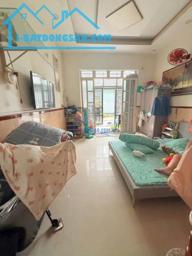 Bán Nhà Gần UBND Long Trường, 100m2( 4.5 x 22 ) , HXH Mới Đẹp Ở Ngay, Có Sân để Ô Tô,2 PN,