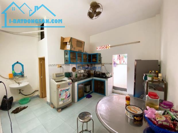 Bán Nhà Gần UBND Long Trường, 100m2( 4.5 x 22 ) , HXH Mới Đẹp Ở Ngay, Có Sân để Ô Tô,2 PN,