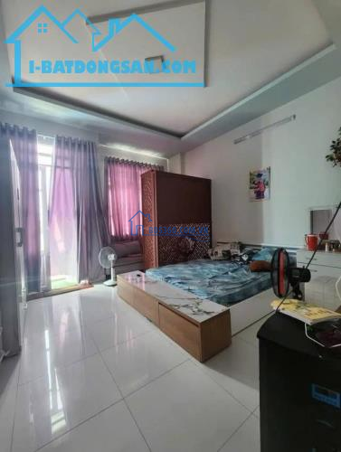 Nhà Mới 3 Tầng, Hẻm Xe Hơi, Gần Công Viên Phú Hữu, Giá Cực Tốt 4 Tỷ