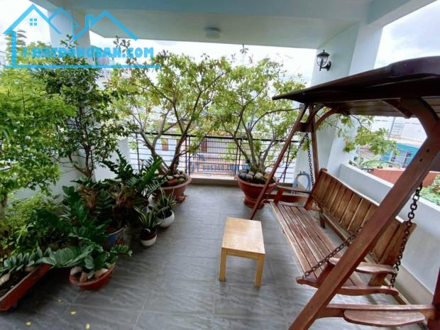 NHÀ ĐẸP LUNG LINH , 3 TẦNG , 65M2 ,GẦN VÒNG XOAY NGUYỄN DUY TRINH, PHÚ HỮU, Q9 ,GIÁP Q2 ,