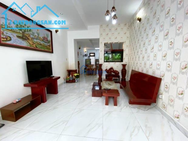 NHÀ ĐẸP LUNG LINH , 3 TẦNG , 65M2 ,GẦN VÒNG XOAY NGUYỄN DUY TRINH, PHÚ HỮU, Q9 ,GIÁP Q2 ,
