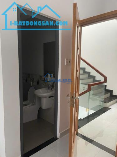 Bán Nhà 3 Tầng,Gần BV Lê Văn Thịnh,Quận 2, 65m2 (6 x 11 ),Hẻm xe hơi thông, Mới đẹp Ở Ngay
