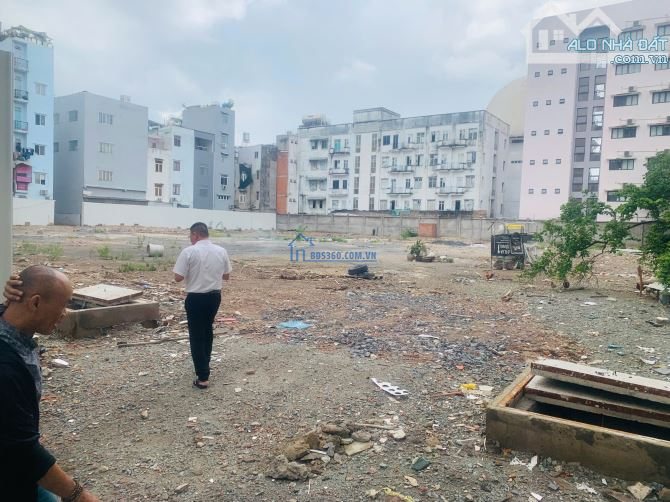 Cho thuê 4.500m2 MT Cộng Hoà. P12. Tân Bình. Giá 400tr/tháng
