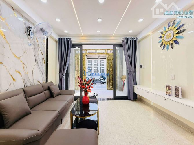Bán gấp nhà đẹp Đường số 18, Thủ Đức, 61m2, đang cho thuê 11tr/tháng, giá 1 tỷ 750