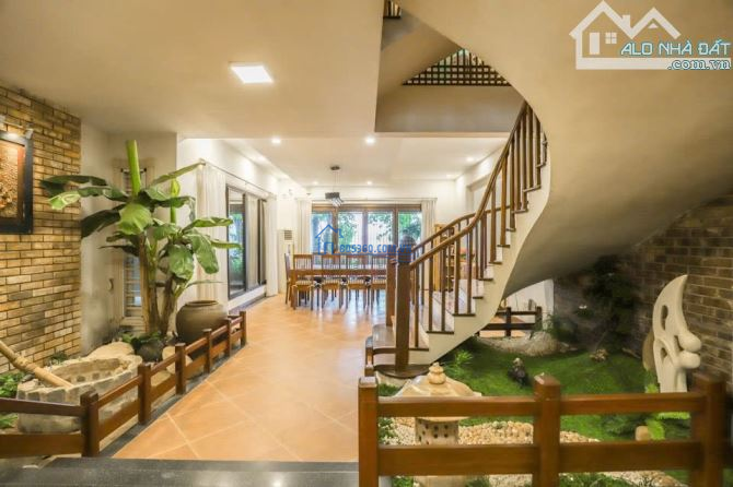 Cho thuê nhà 5 tầng mặt phố Tô Ngọc Vân, Quảng An, Tây Hồ, Hà Nội