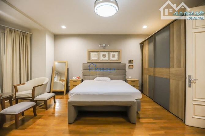 Cho thuê nhà 5 tầng mặt phố Tô Ngọc Vân, Quảng An, Tây Hồ, Hà Nội