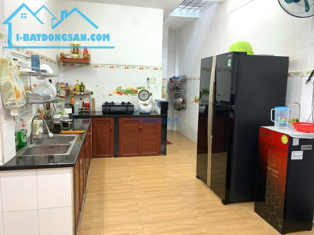 Hạ Giá 5 tỷ bán nhanh
Bán Nhà Mặt Tiền Âu Cơ-Phước Tân
DT: 201m2 Giá Bán: 20Tỷ có