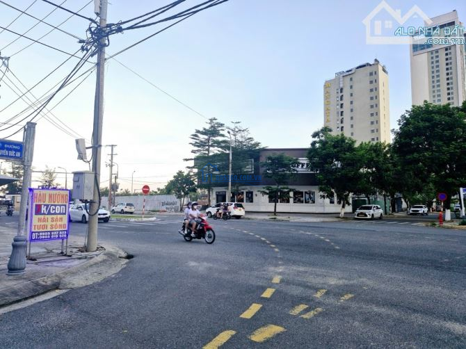 Bán lô đất siêu VIP 3 mặt tiền đường Nguyễn Đức an.sát biển 100m