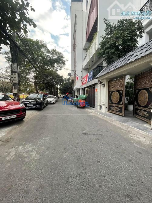 Chị gái cần bán gấp nhà C4 Hoàng Quốc Việt, Cầu Giấy 204m2, mặt tiền 12m, đường 12m, giá đ