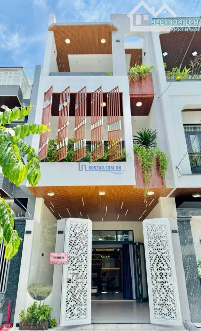 ĐI ĐỊNH CƯ CÔ Lan bán gấp nhà Mặt Tiền Kinh Doanh gần Vincom Thủ Đức. SHR. Mua có ngay 18T