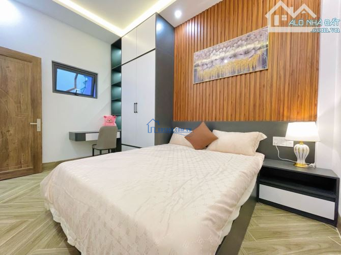 ĐI ĐỊNH CƯ CÔ Lan bán gấp nhà Mặt Tiền Kinh Doanh gần Vincom Thủ Đức. SHR. Mua có ngay 18T