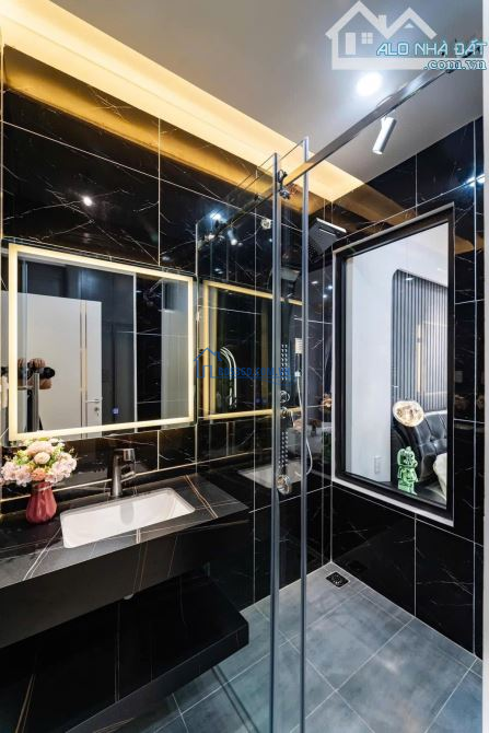 ĐI ĐỊNH CƯ CÔ Lan bán gấp nhà Mặt Tiền Kinh Doanh gần Vincom Thủ Đức. SHR. Mua có ngay 18T